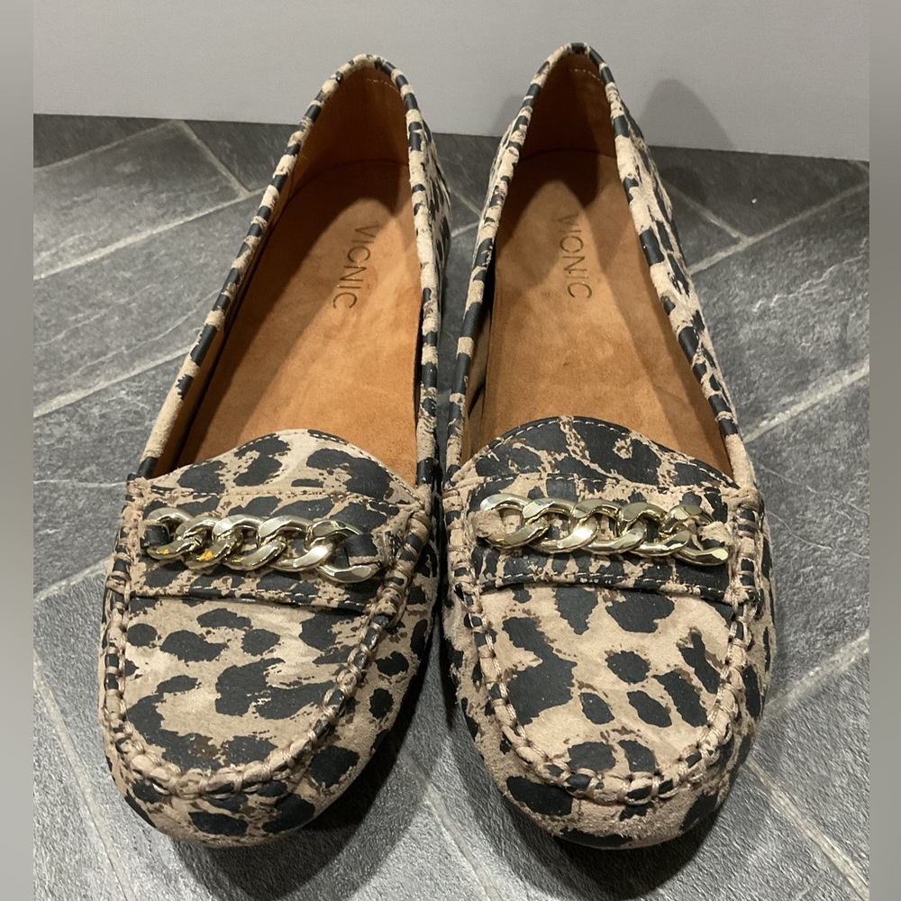 Women’s Vionic Chill Mesa Tan Leopard Loafer Flat with Orthaheel Size 7